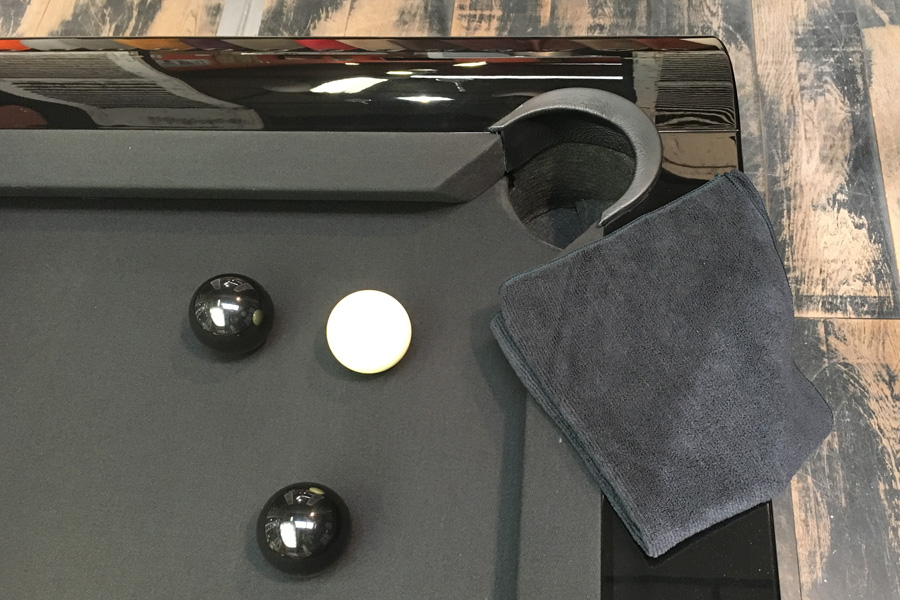 maintenance and cleaning Blacklight billiards - Billards Toulet