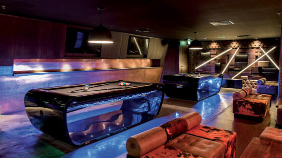 Success of Blacklight pool table - Toulet