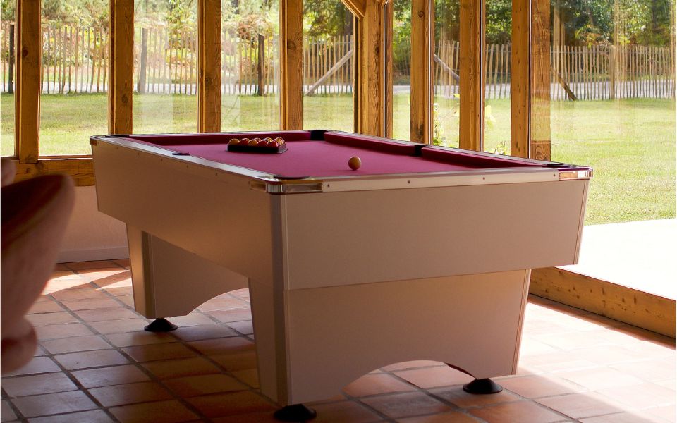 cafe pool table custom pink cloth Country - Billards Toulet
