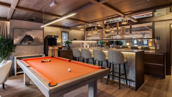 custom made pool table Broadway chalet interior architect Nouvel Angle Escapade Toulet