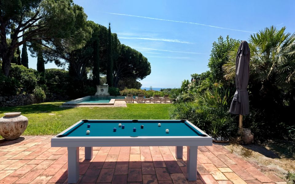 install billiard table outdoor terrace grey cloth blue Bubbly Toulet