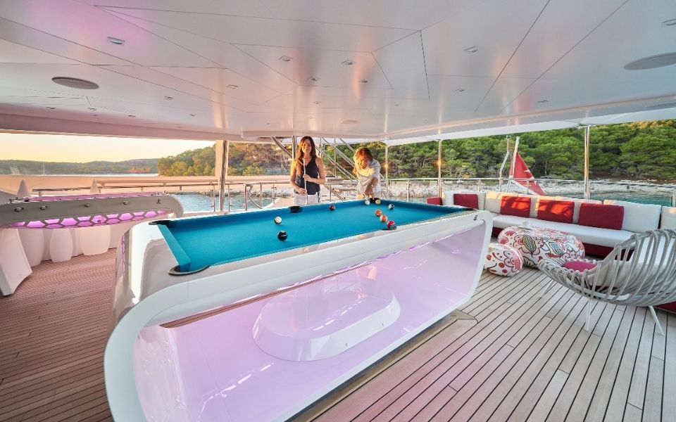 Pool table on yacht luxury - Billards Toulet